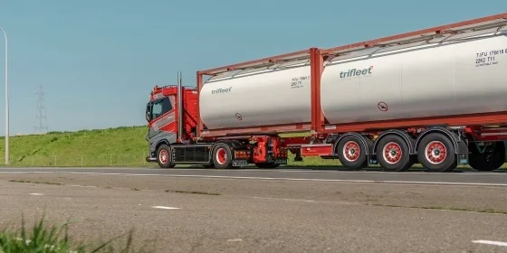 Truck with T11 20 000 litre 4 BAR Standard ISO tank container 2